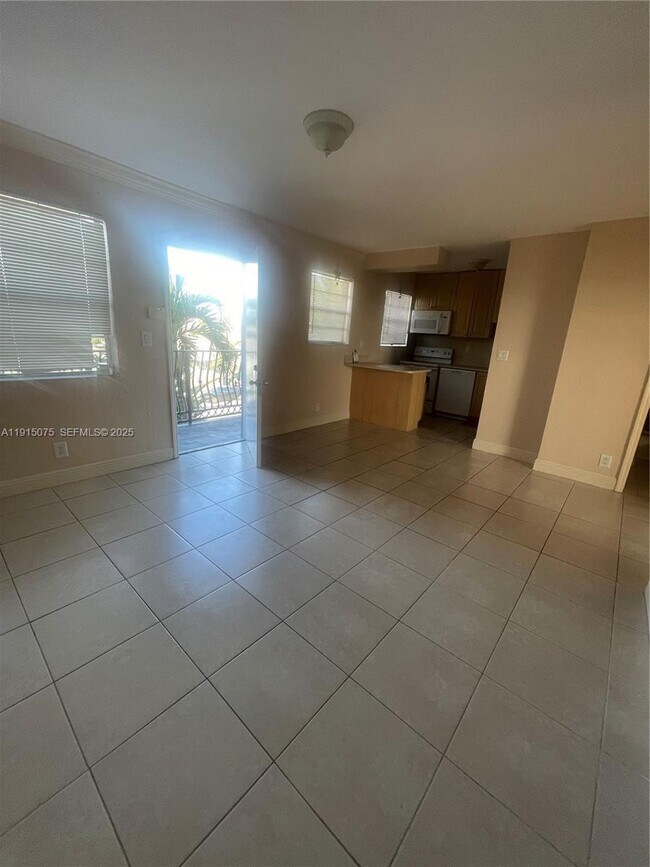 Building Photo - 110 SE 2nd St