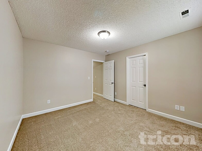 Building Photo - 2527 Captains Watch Rd NE