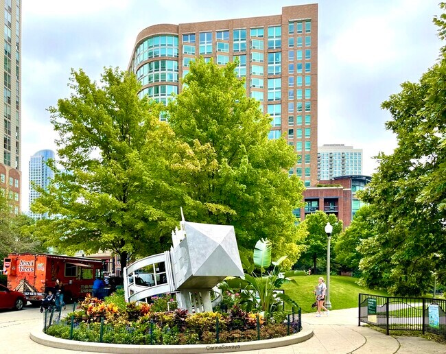 Building Photo - 600 N Kingsbury St