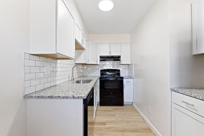 Building Photo - Updated 3 Bedroom Home for Rent with Garage & Fenced Yard