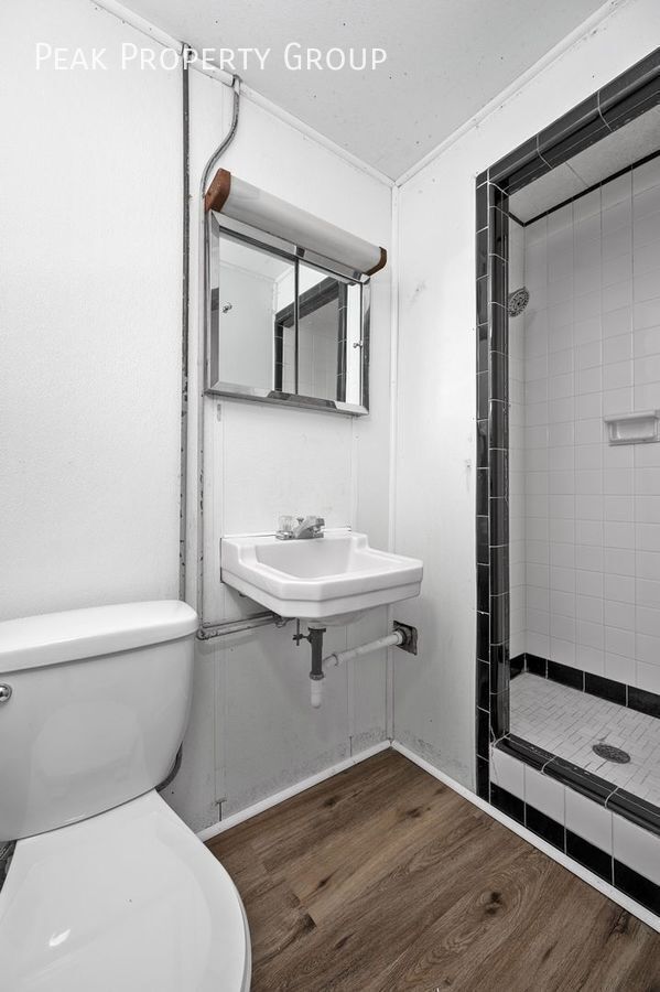 Building Photo - 2533 Ravine St
