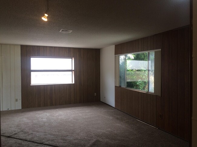Building Photo - 4546 Murphy Ave