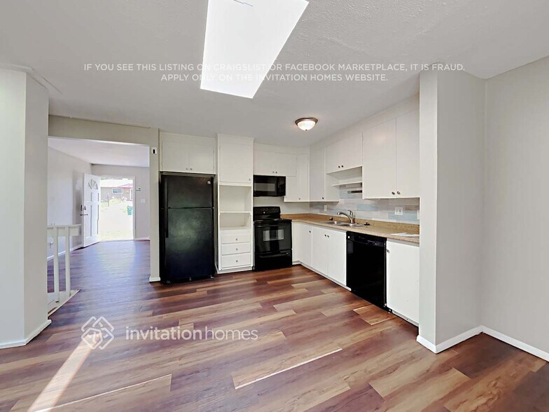 Building Photo - 8011 Stuart Pl