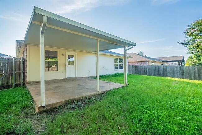 Building Photo - 2704 Frontier Ln