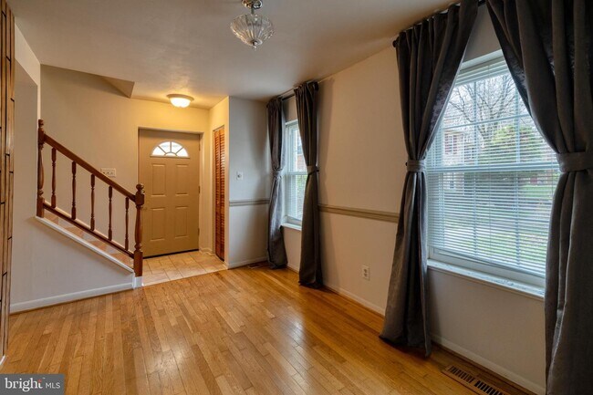 Primary Photo - 9090 Lambskin Ln
