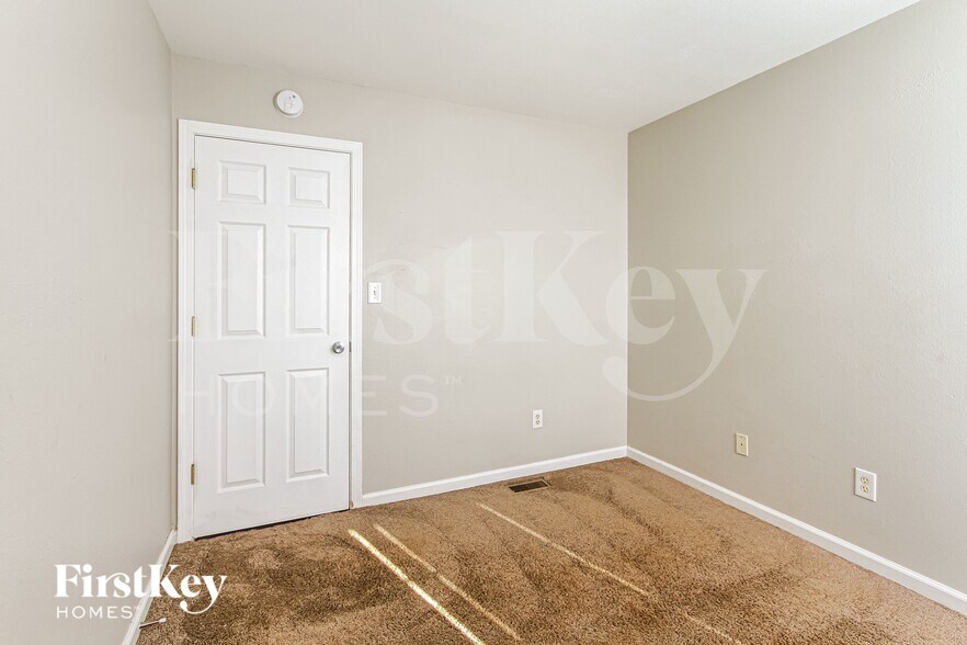 Building Photo - 2814 Rothe Ln