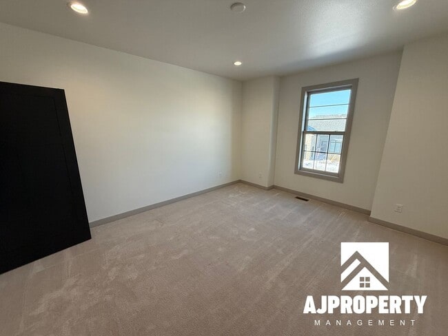 Building Photo - 8609 W Shoreline Pl