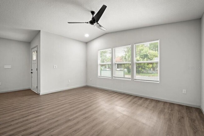 Building Photo - 1594 W 22nd St