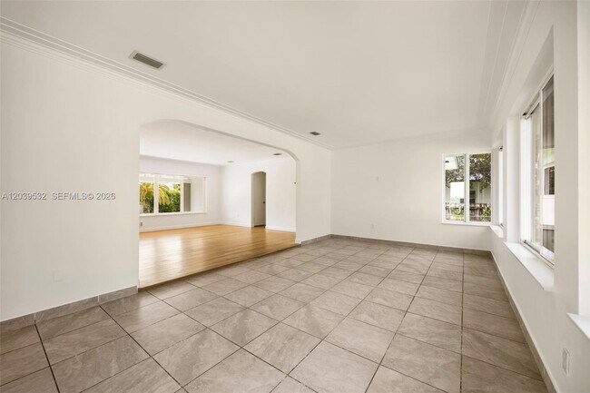 Building Photo - 7840 SW 71st Ave