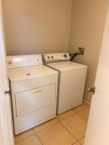 Building Photo - 4392 Springdale Ct