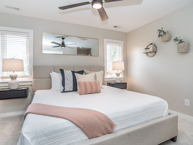 Building Photo - **OFFERING 1/2 OFF FIRST MONTH'S RENT FOR 9+ MONTH LEASE, REFUNDABLE APPLICATION FEES & $100 MOVE...