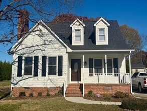 Building Photo - 820 Westwood Dr