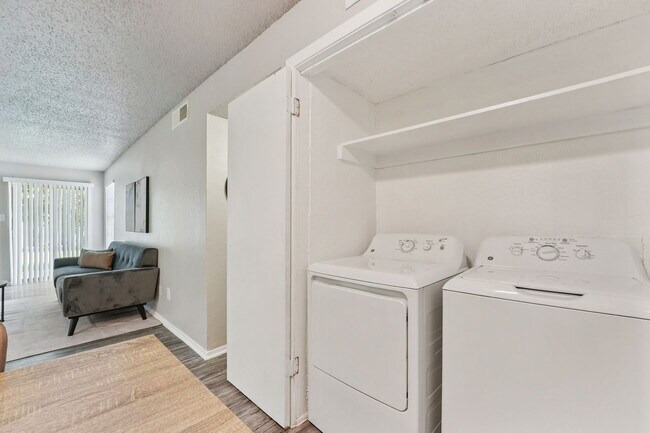 Building Photo - 2553 Thomason Cir