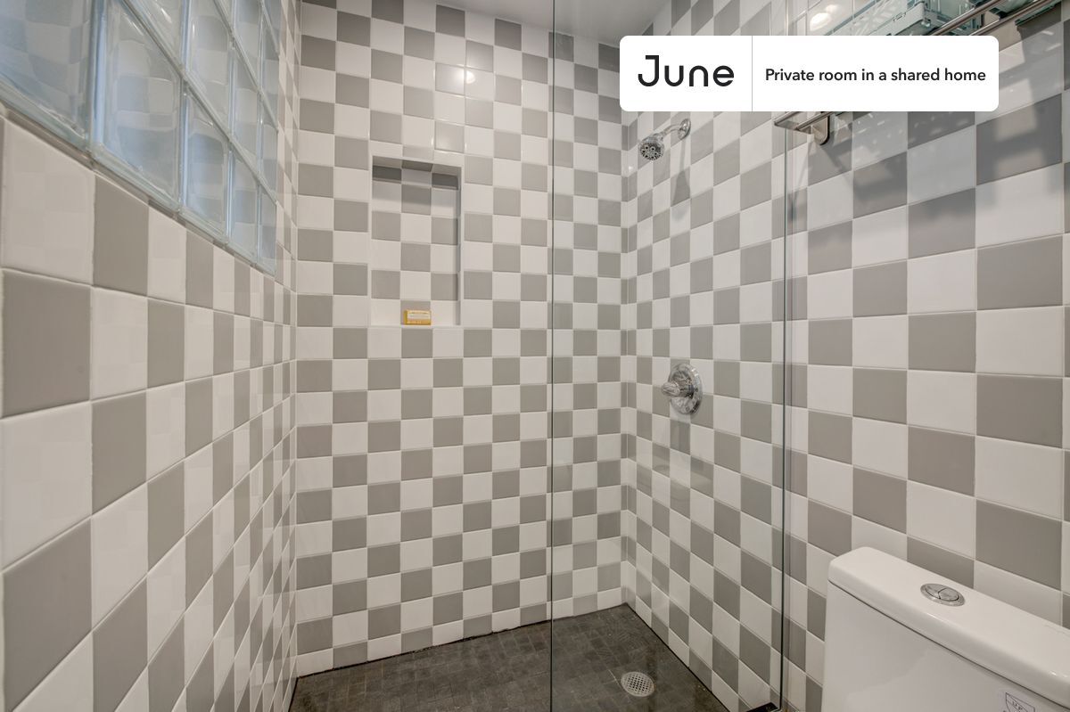 Building Photo - Tranquil ROOM at The Maison Suydam