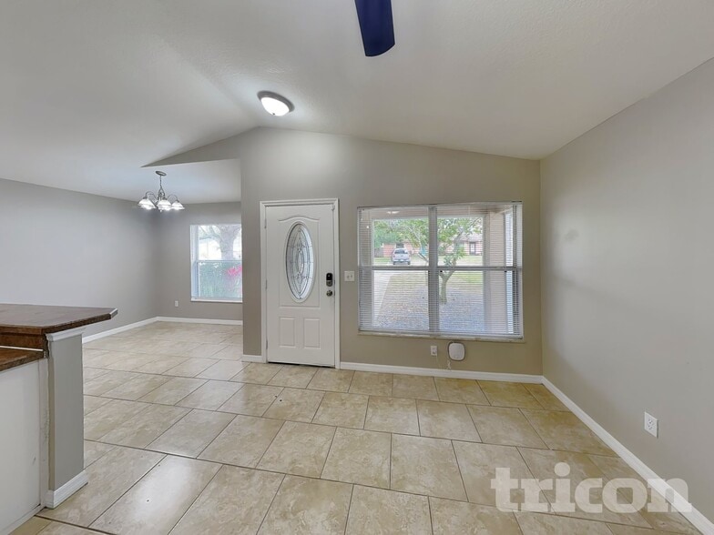 Building Photo - 5127 Pineland Ave