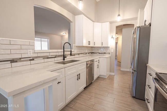 Building Photo - 1022 N Bogle Ave