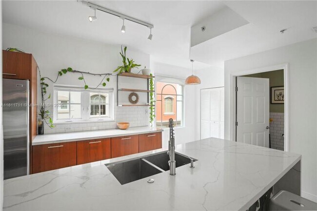 Building Photo - 2 bedroom in Aventura FL 33160