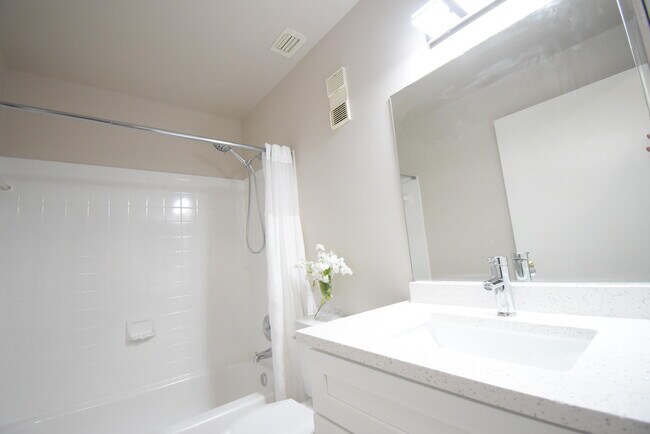 Building Photo - 22237 Woodborn Dr