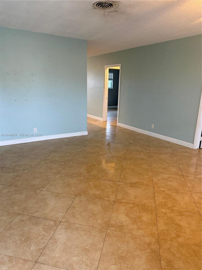 Building Photo - 3212 NE 10th St