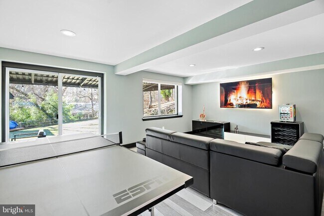 Building Photo - 608 Winona Ct