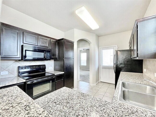 Building Photo - 417 Katmai Cir