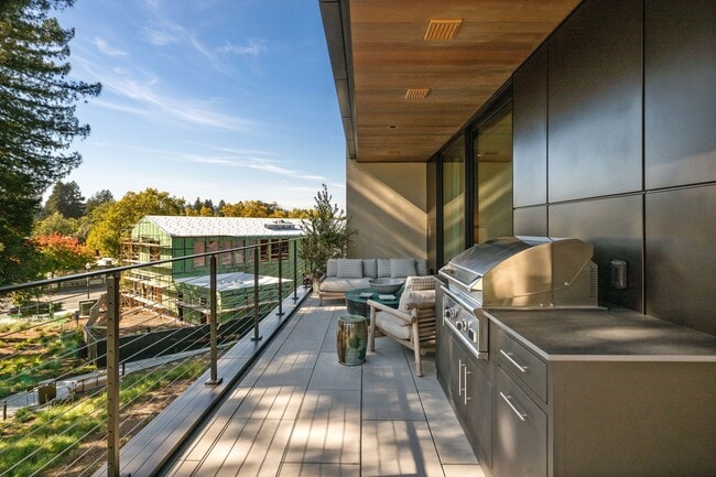 Building Photo - 171 Sawmill Cir