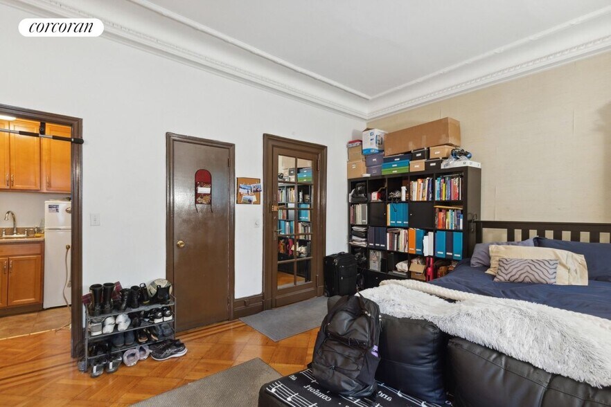Building Photo - 22 W 95th St