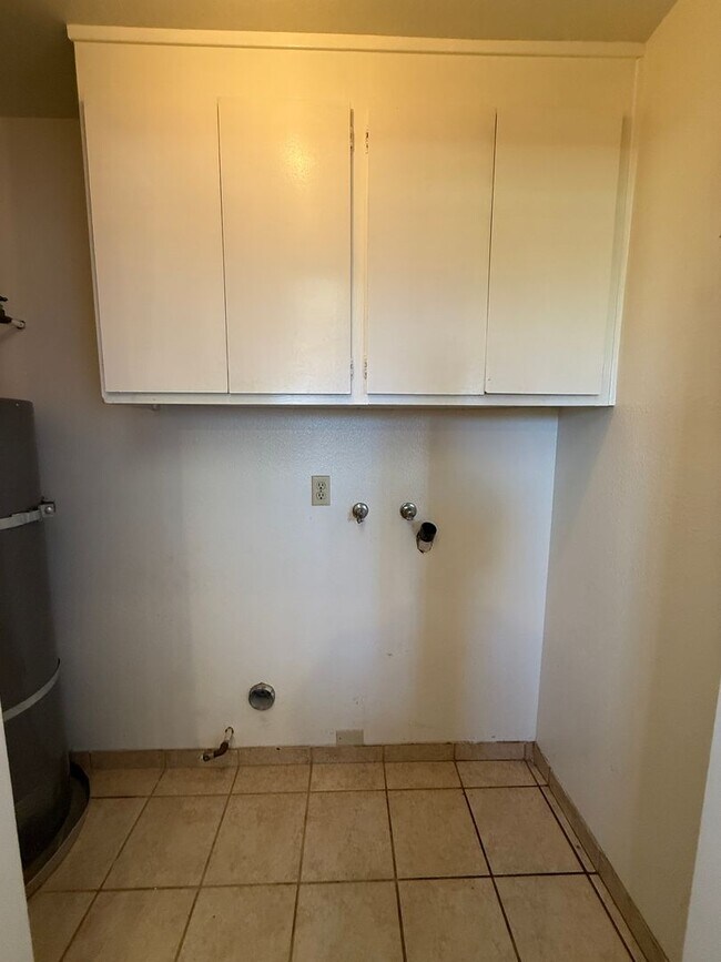 Building Photo - Large Two Story Condo with Two Car Detache...