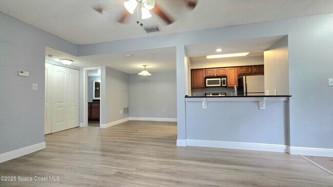 Building Photo - 190 Riverbend Dr