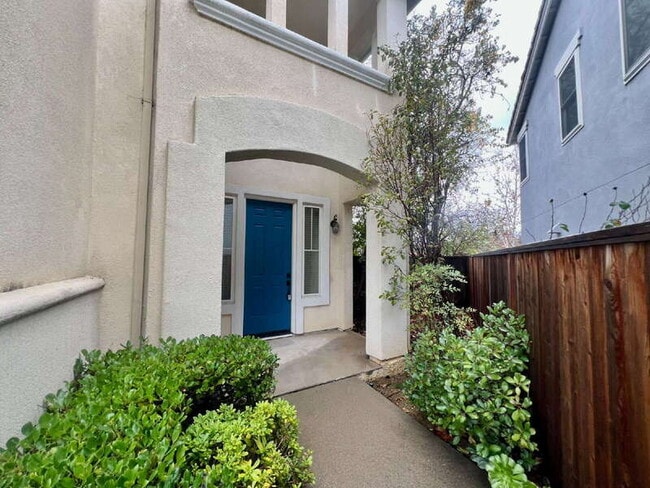 Building Photo - 116 Burgundy Ct