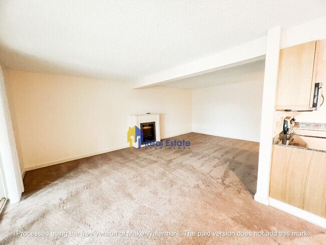 Building Photo - Pet friendly one bedroom condo available in the sought after Oasis Community in Bellevue