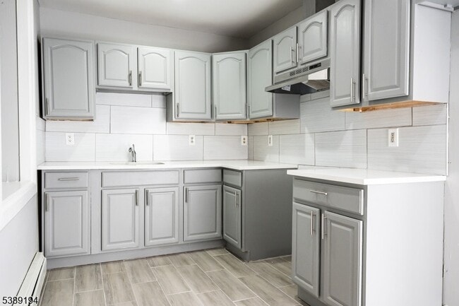 Building Photo - 122 3rd Ave