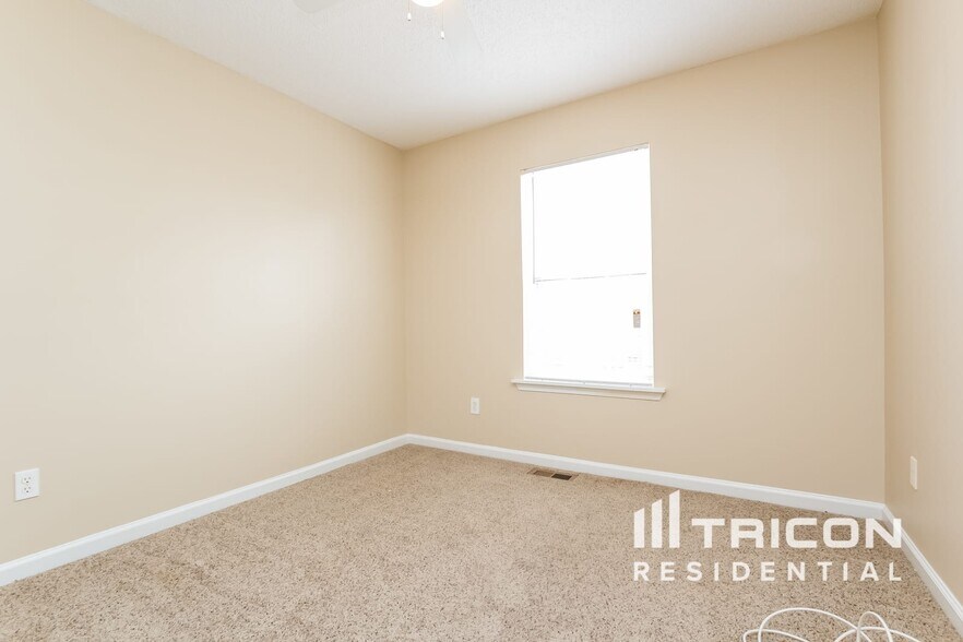Building Photo - 142 Farmington Dr