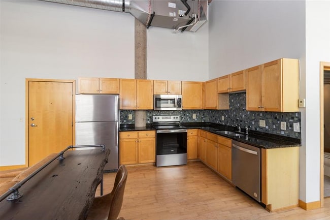 Building Photo - 521 S 7th St