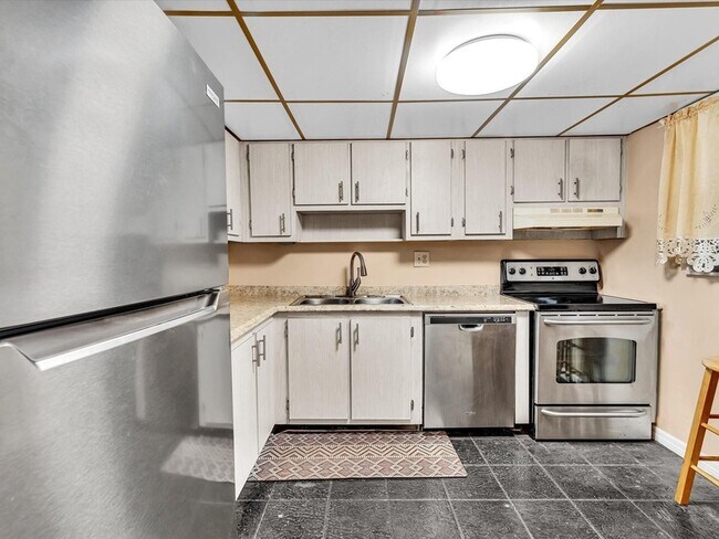 Building Photo - 6570 Royal Palm Blvd