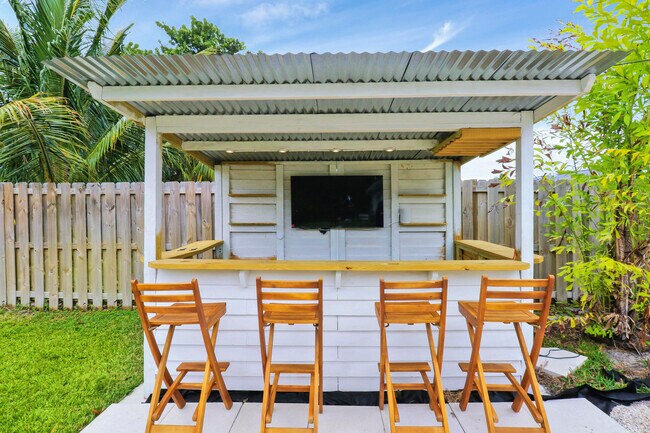 Building Photo - 9 W Riverside Dr