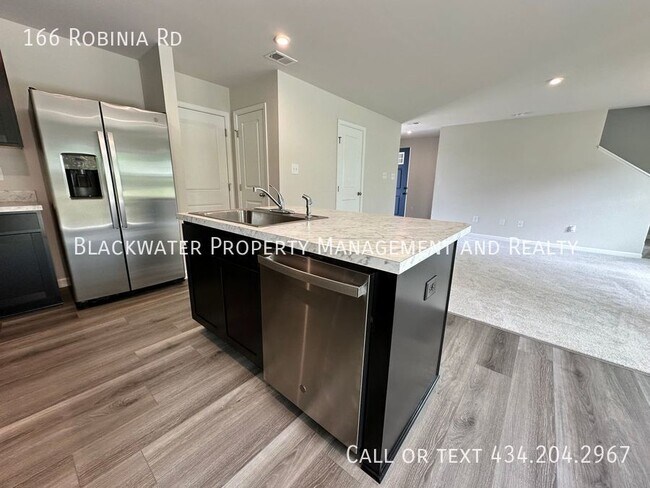 Building Photo - 166 Robinia Rd