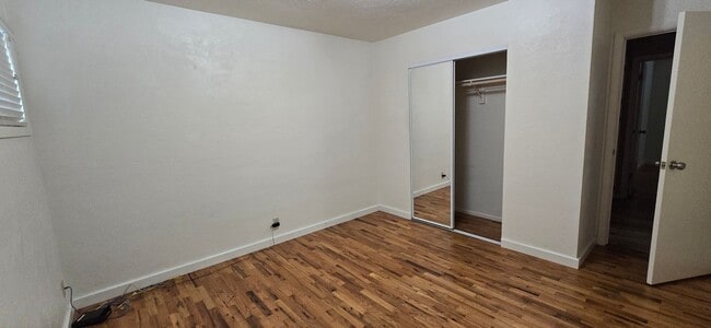 Building Photo - Well Maintained, Centrally Located 3 Bedro...