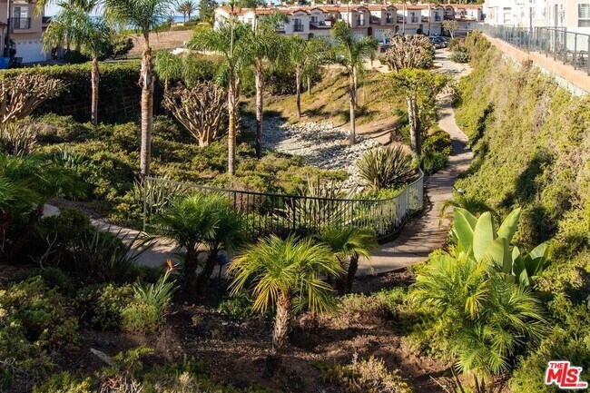 Building Photo - 6450 Lunita Rd