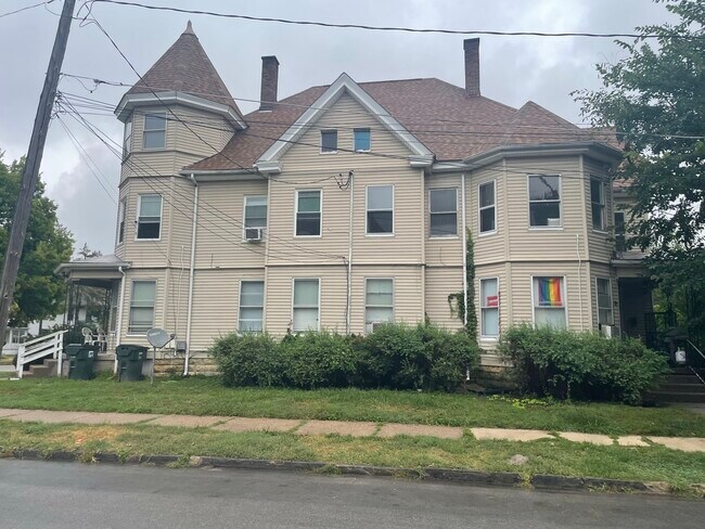 Building Photo - 1425 Grand Ave