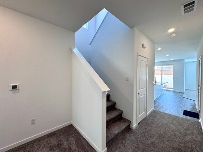 Building Photo - Brand new 4 bedroom Winchester home with a...