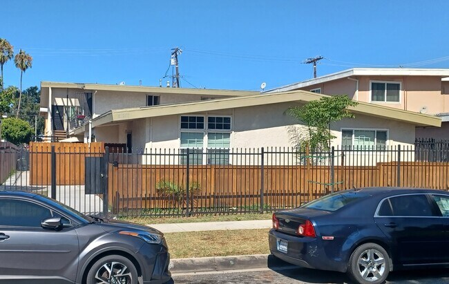 Building Photo - 10211 Crenshaw Blvd