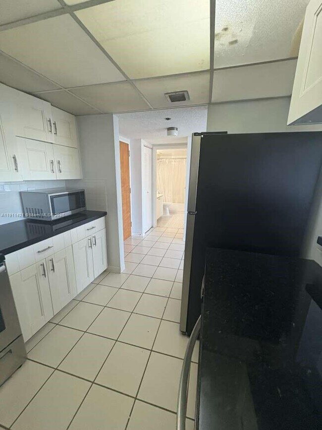 Building Photo - 7601 E Treasure Dr