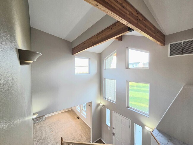 Building Photo - Grandiose Home on 1 Acre -- in East Wenatchee for Rent!! **5 Bed, 3 Bath**