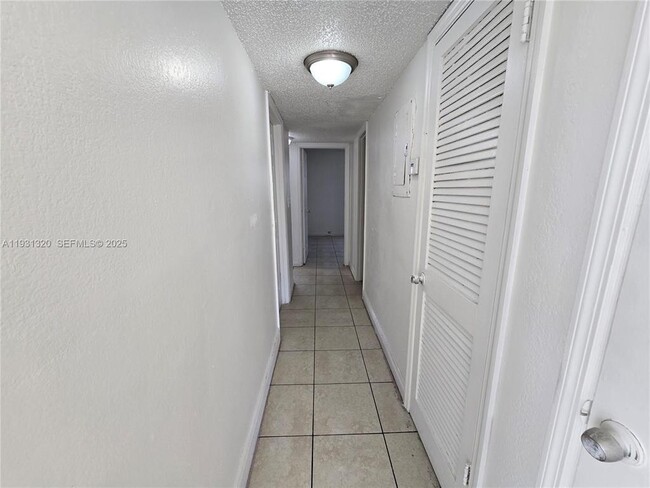 Building Photo - 401 SW 13th Pl