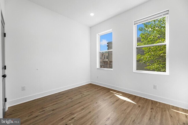 Building Photo - 3934 W Girard Ave