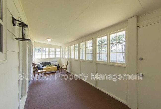 Building Photo - 7412 Willshire Blvd