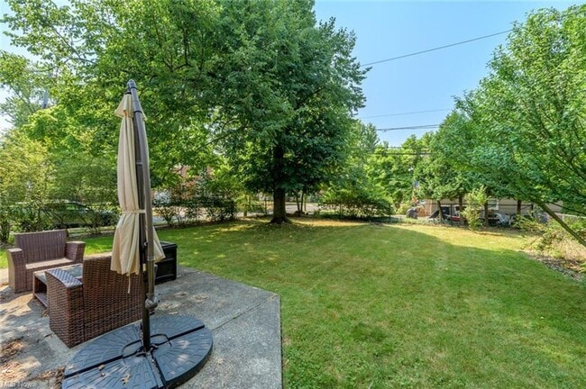 Building Photo - Spacious Colonial For Rent in Lyndhurst