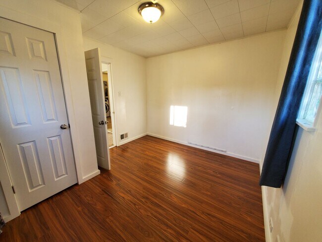 Building Photo - 3 Bed Home in Denver's Athmar Park