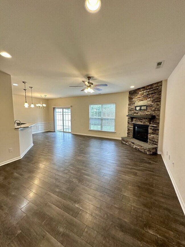 Building Photo - Beautiful, Well Kept, Townhouse in Popular Bridgemill